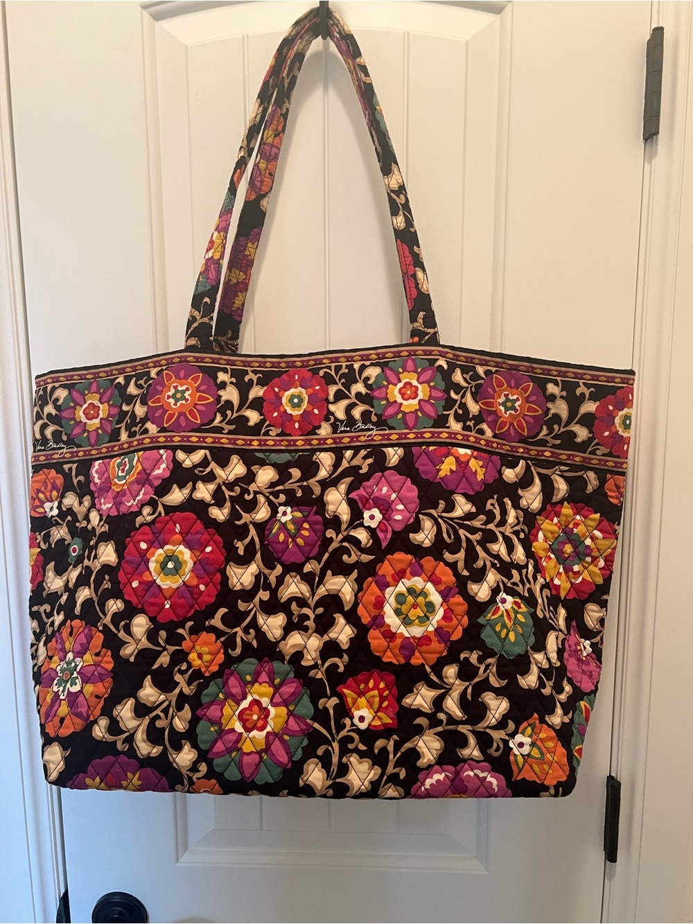 Vera Bradley Suzani Holiday Tote with Matching Makeup Bag 16”x14”x8” - Picture 2 of 11